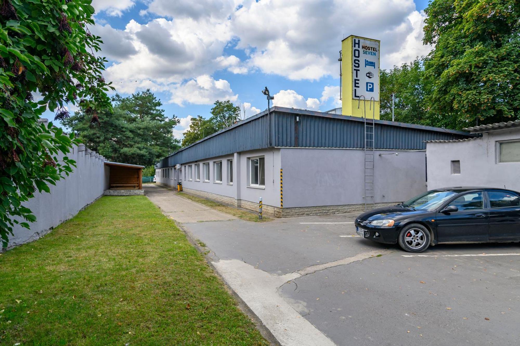 Hostel Seven Прага Экстерьер фото