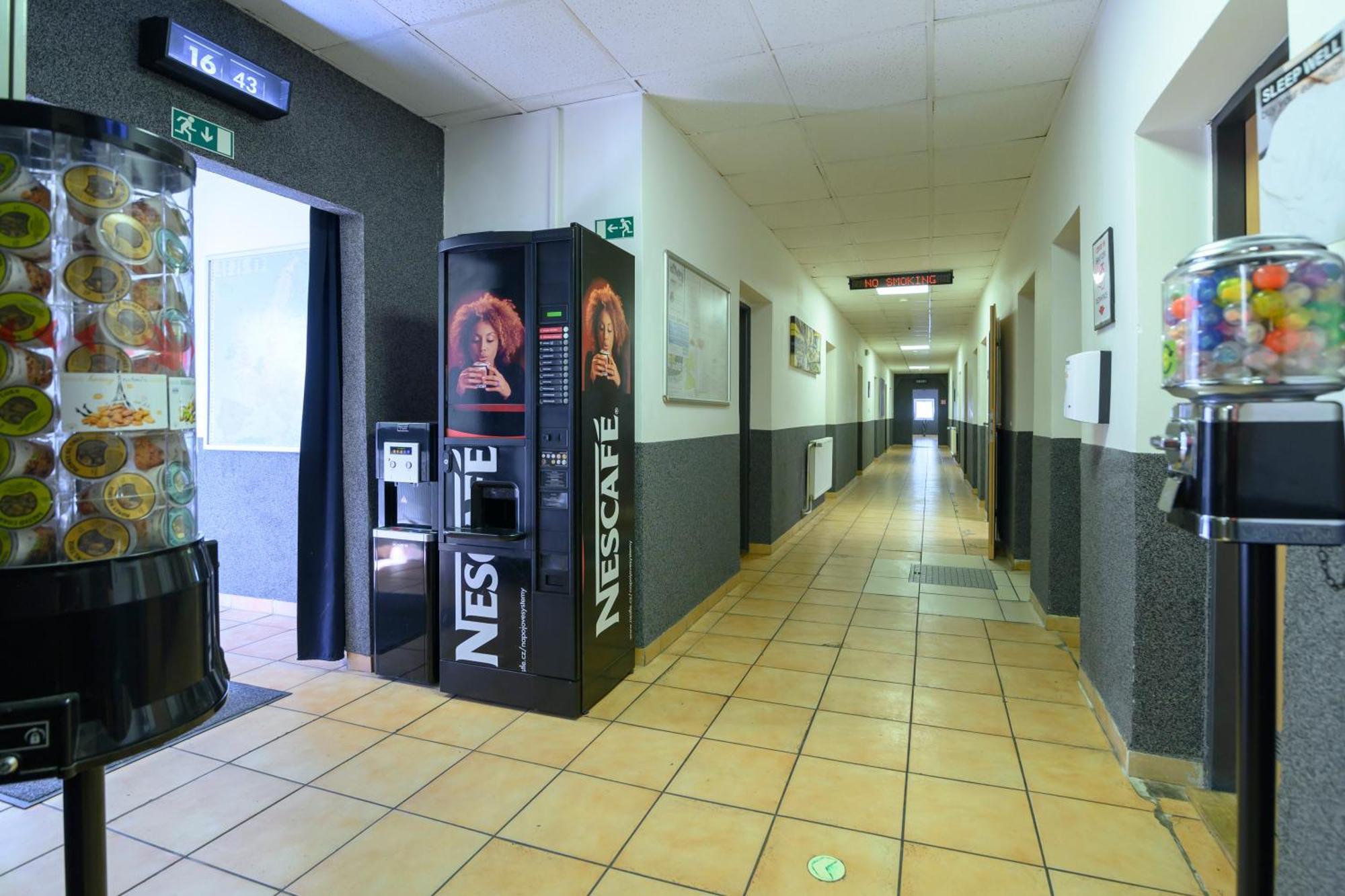 Hostel Seven Прага Экстерьер фото