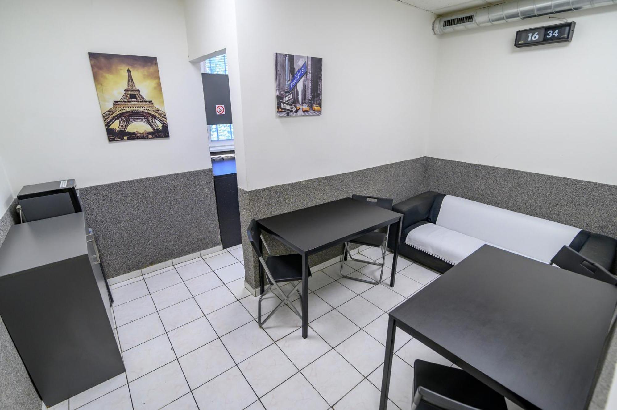 Hostel Seven Прага Экстерьер фото