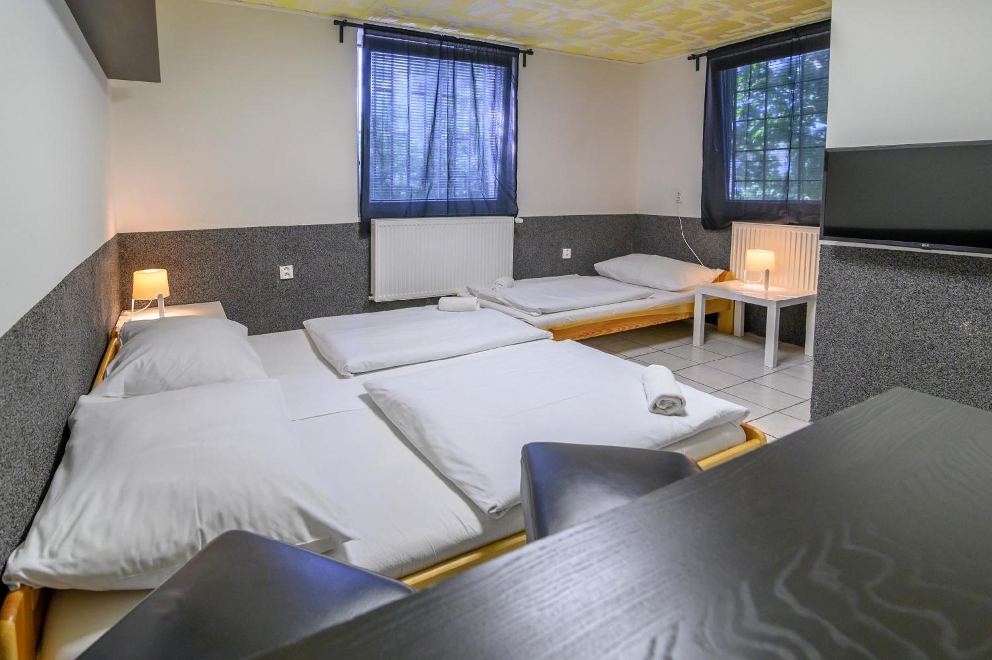 Hostel Seven Прага Экстерьер фото