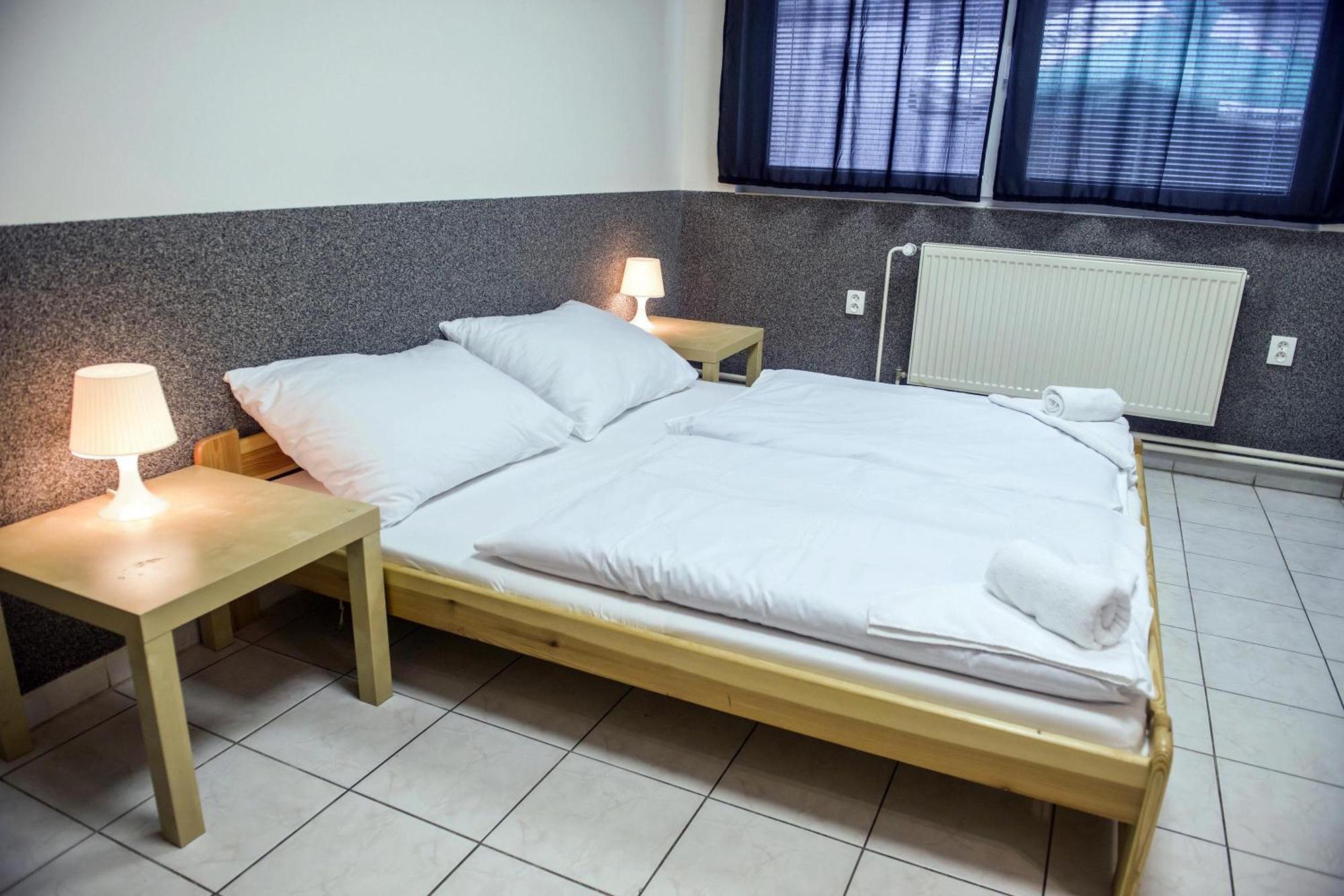 Hostel Seven Прага Экстерьер фото