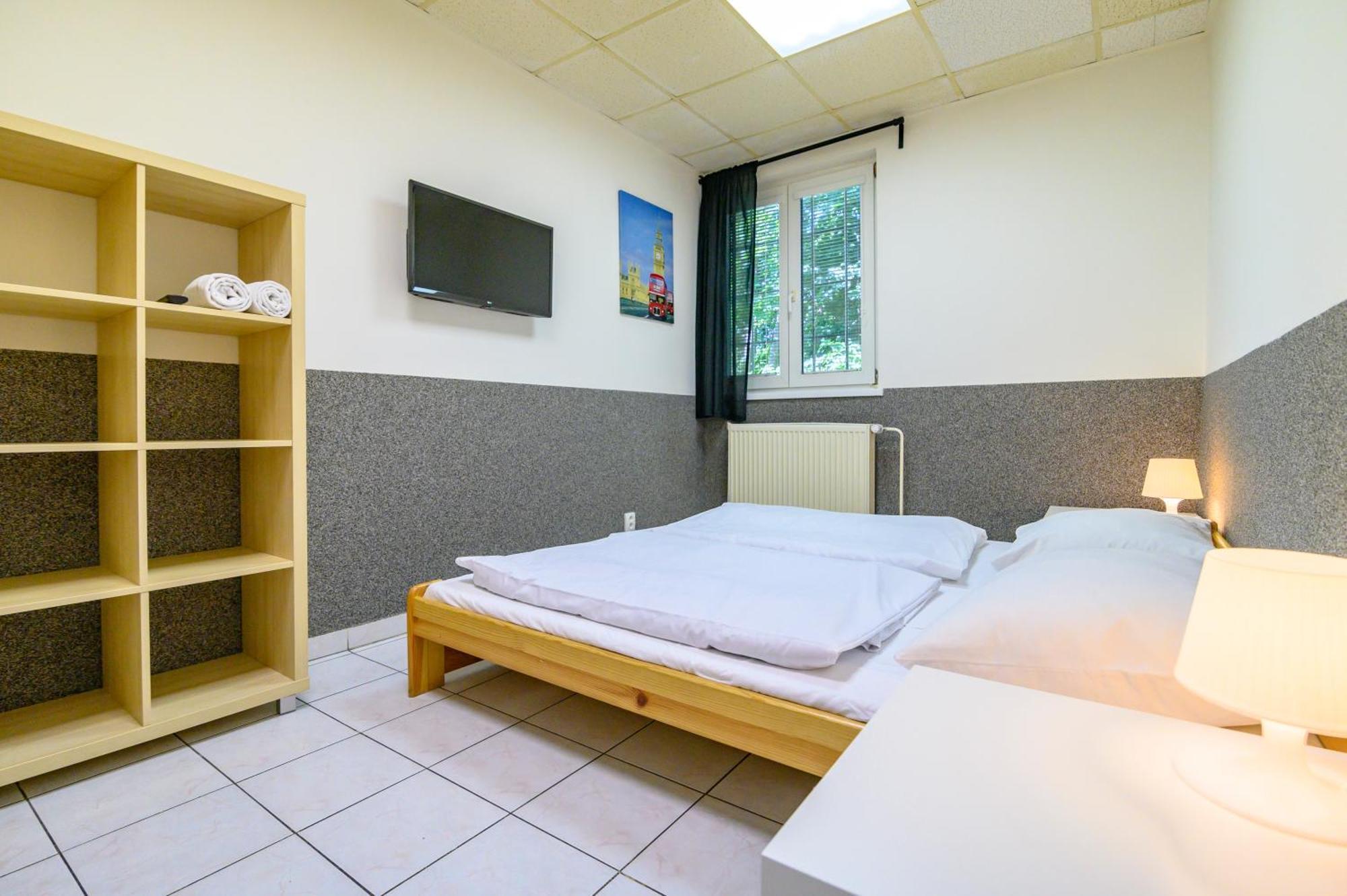 Hostel Seven Прага Экстерьер фото