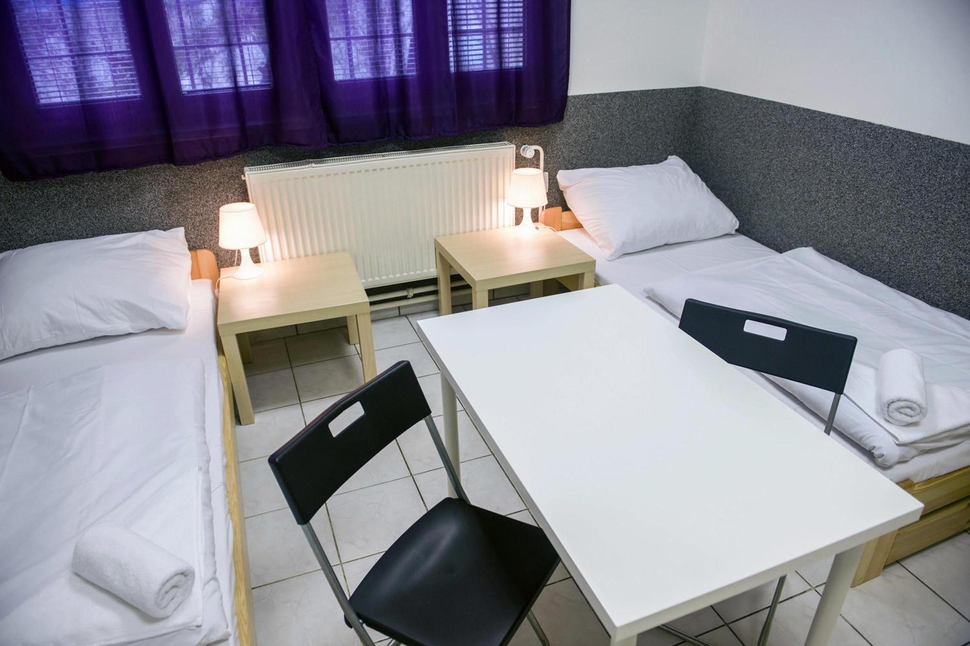 Hostel Seven Прага Экстерьер фото