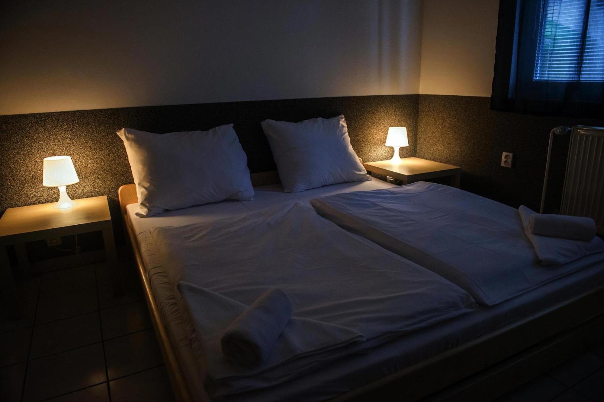 Hostel Seven Прага Экстерьер фото