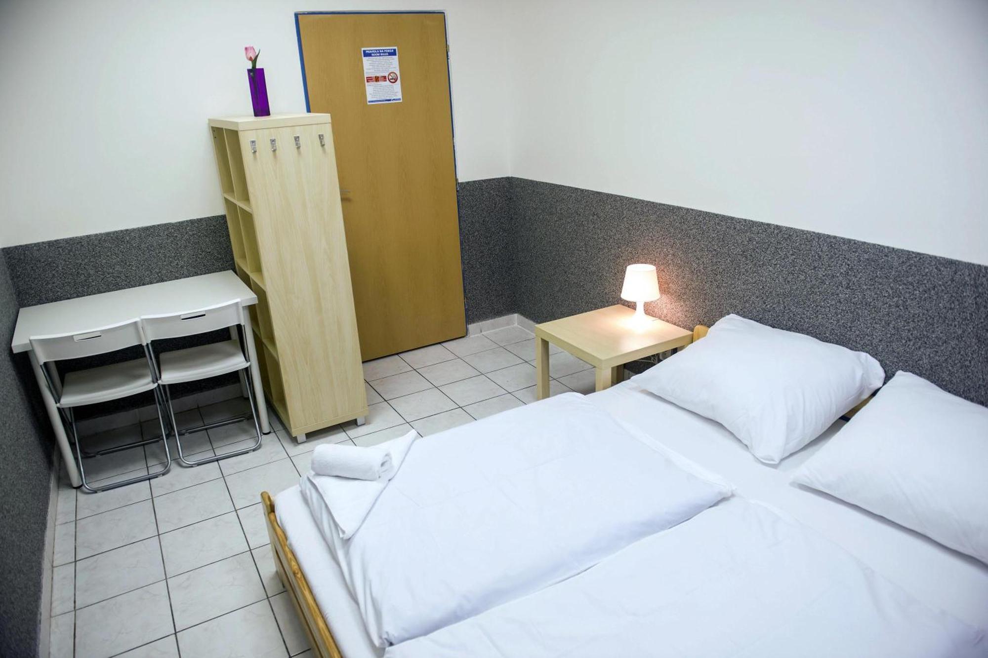 Hostel Seven Прага Экстерьер фото