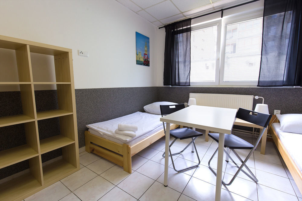 Hostel Seven Прага Экстерьер фото